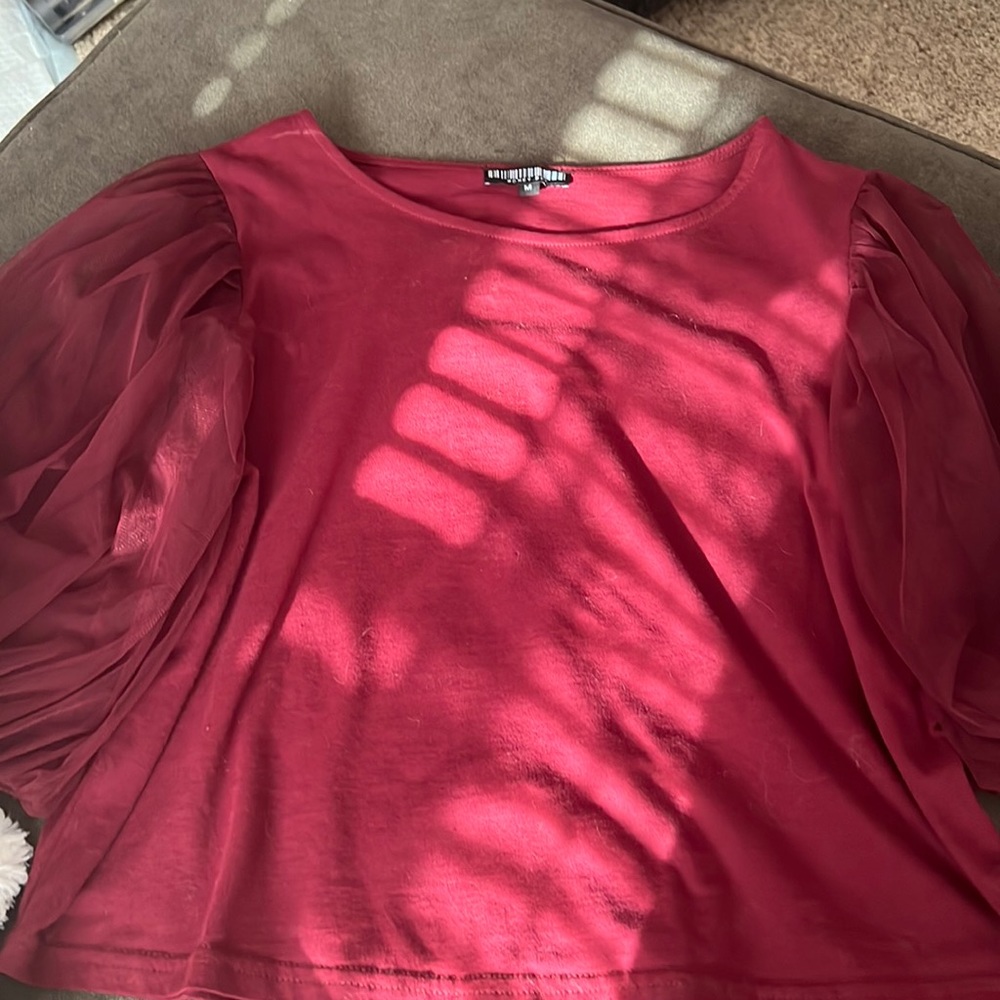 Cute burgundy size med blouse